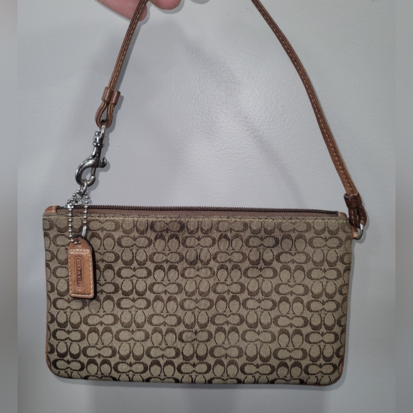 Coach wristlet - Picture 2 of 5